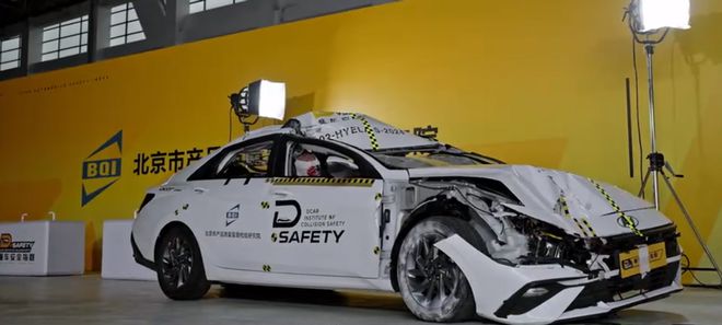 宝马测试视频_宝马驾驶测试_宝马汽车在安全测试中的卓越表现分析