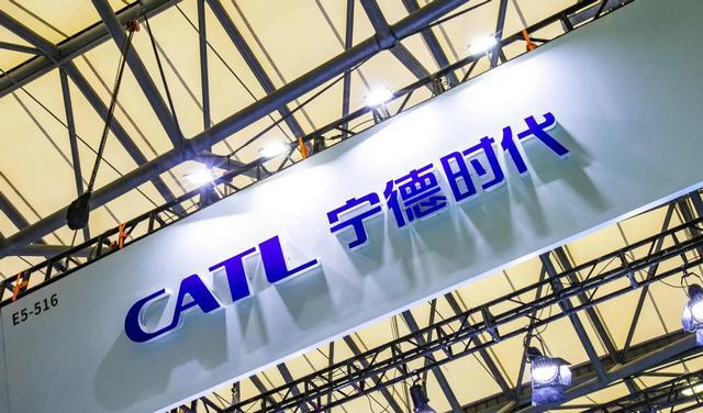宁德时代在全球电动汽车电池市场与LG新能源并列第一，彰显中国电池制造业崛起