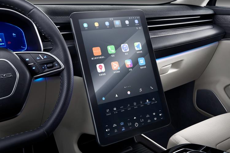 华为新车赛力斯华为智选SF5发布：智能驾驶座舱与车联网系统引领未来汽车智能化趋势