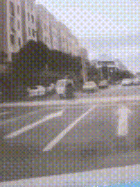 特斯拉锂电池安全性能解析：为何在严重碰撞中仍能保持安全