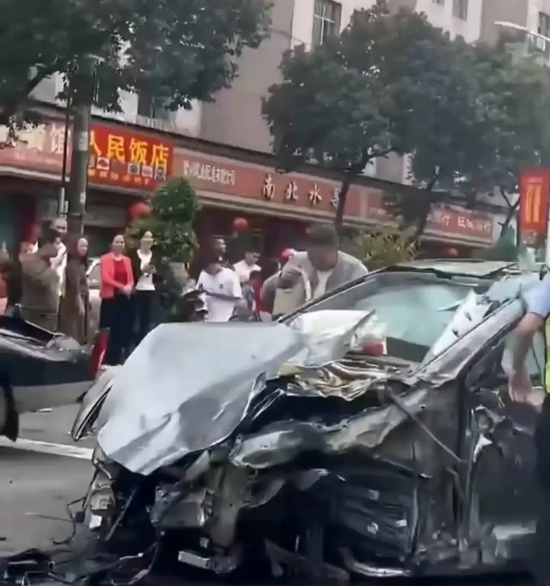 特斯拉辅助驾驶是标配吗_特斯拉品牌与安全性的相辅相成_特斯拉辅助驾驶安全吗