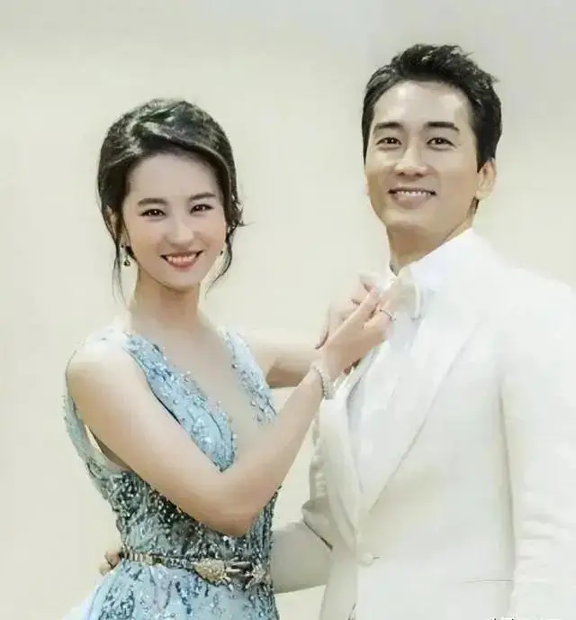 刘亦菲凭玫瑰的故事斩获年度演员大奖 从神仙姐姐到实力派演员的华丽蜕变