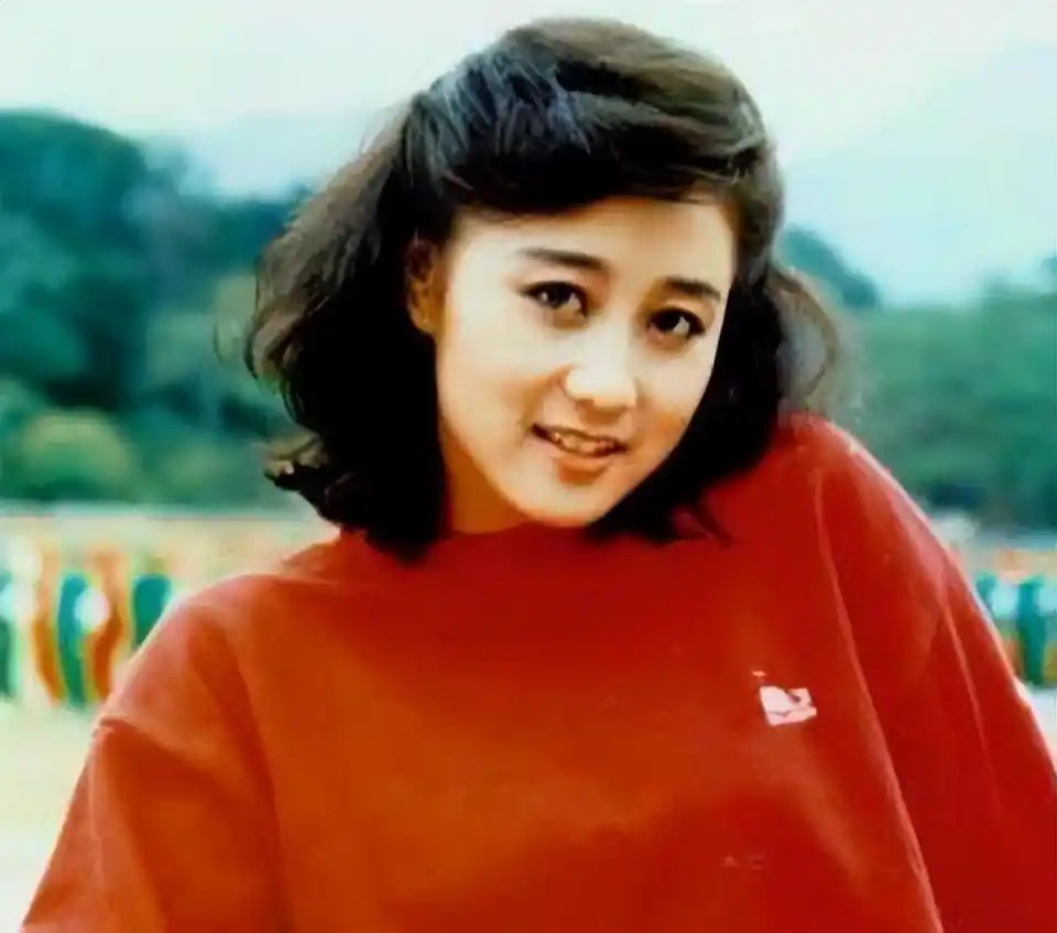 利智：从赌王潜在新欢到李连杰妻子，成长于父母离异阴影下