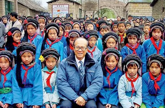 李嘉诚在国际市场的成功经验_李嘉诚的成功经验_李嘉诚经营模式