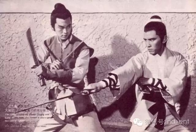 成龙成名之路_成龙当导演的电影_从打星到导演：成龙的转型之路