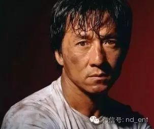 成龙当导演的电影_从打星到导演：成龙的转型之路_成龙成名之路