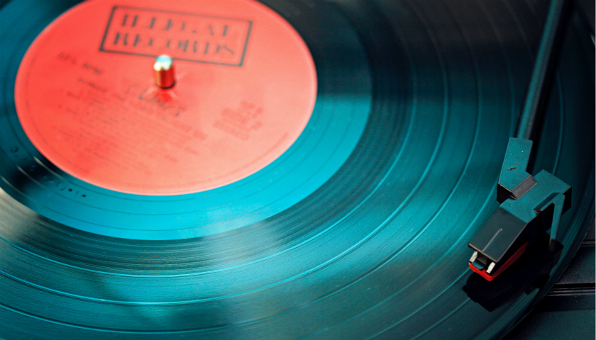 张国荣与香港的音乐文化_张国荣香港十大金曲有哪些_张国荣唱香港的歌曲