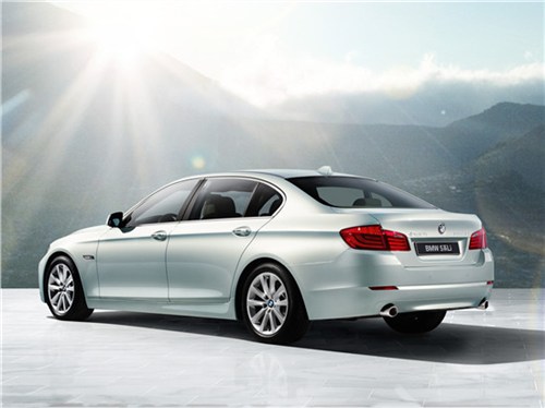 最新宝马：科技与创新的完美结合，豪华车型引领设计潮流