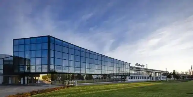 兰博基尼2024上半年辉煌业绩：Urus领航，5558辆新车交付意义非凡