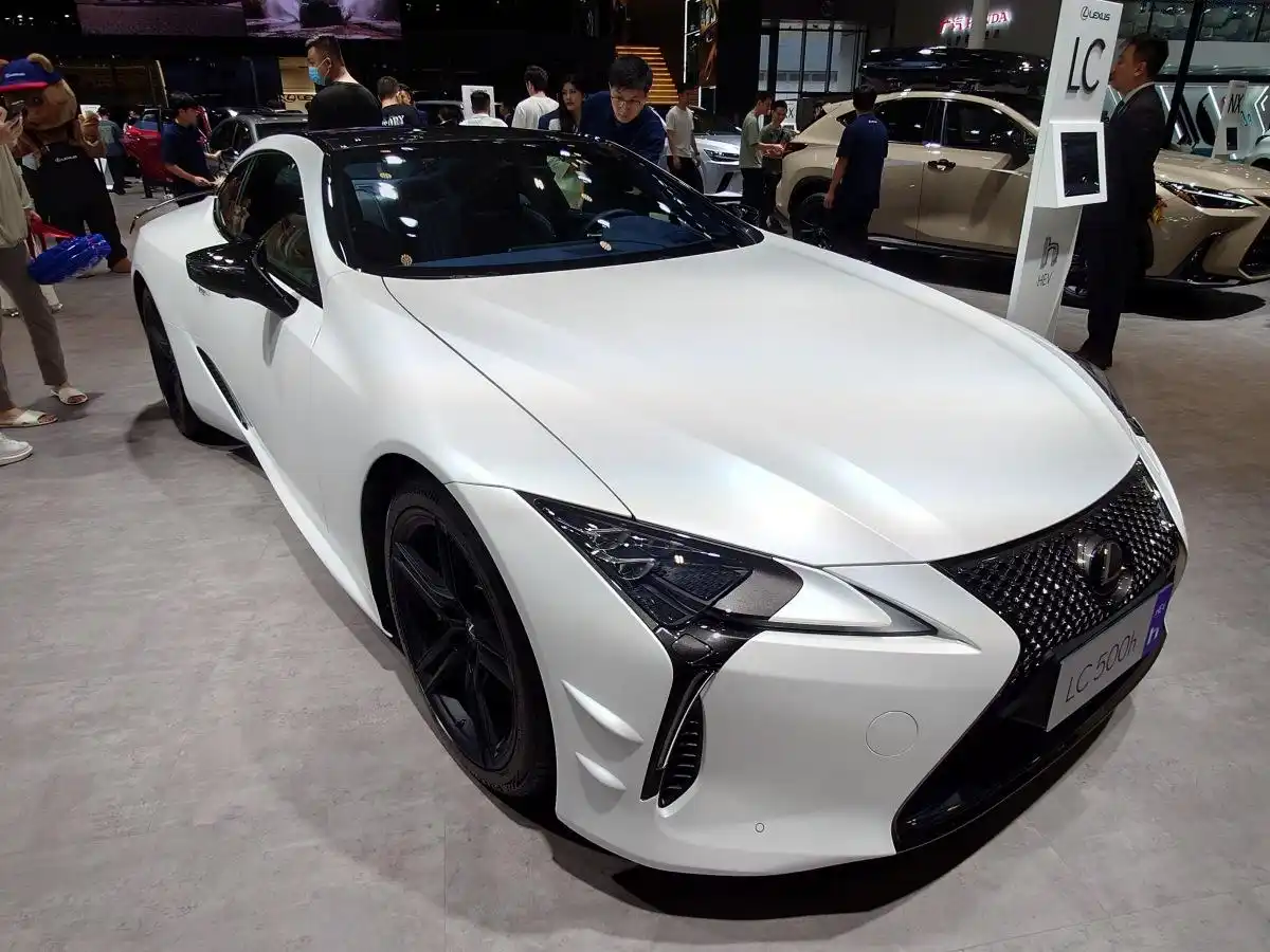 电动汽车：零排放等优势使其市场前景广阔，成绿色出行关键