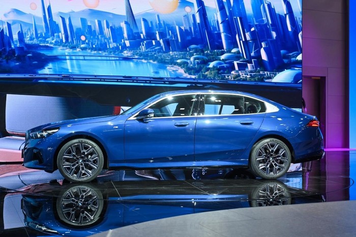 宝马车乘客保护系统故障_保证乘客安全：宝马的前瞻性设计_宝马5系前乘客乘员保护系统