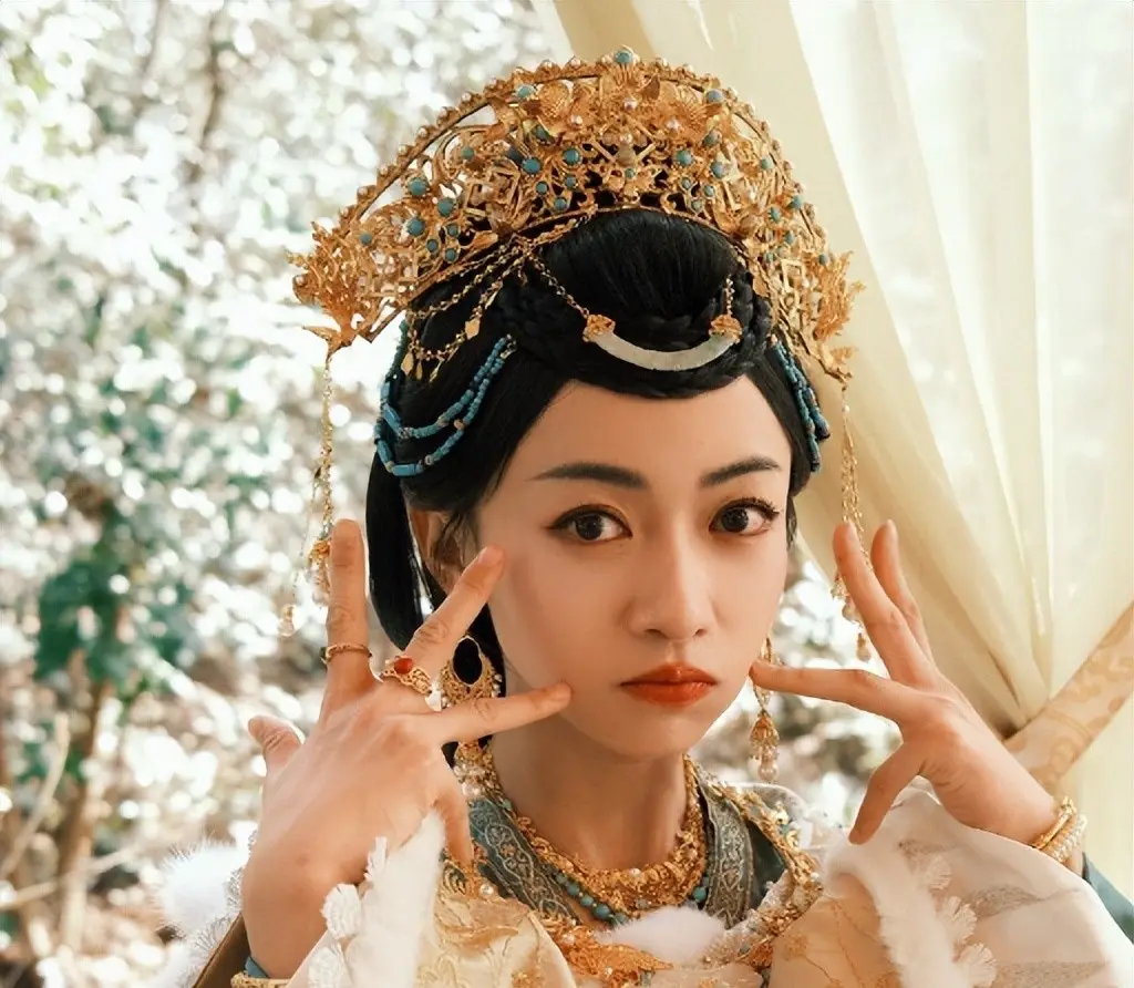 吴谨言（Wu Jinyan） - 以《延禧攻略》而被大众熟知。_吴谨言延禧攻略扮演谁_吴谨言延禧攻略叫什么