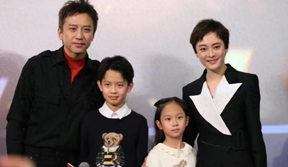 孙俪低调与战友聚餐，享受生活展现高情商，岁月如梭友情依旧