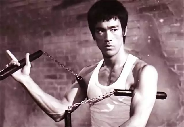 武术李小龙创新发展技术是什么_李小龙的技术创新与武术发展_李小龙创立的现代武术体系