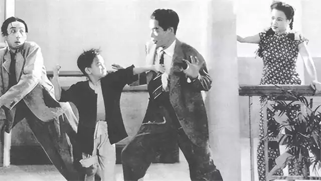 李小龙创立的现代武术体系_武术李小龙创新发展技术是什么_李小龙的技术创新与武术发展