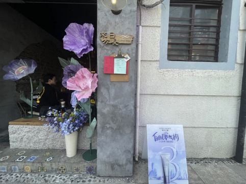 跨界资源整合如何赚钱_跨界创意_一加手机的跨界合作与时尚元素