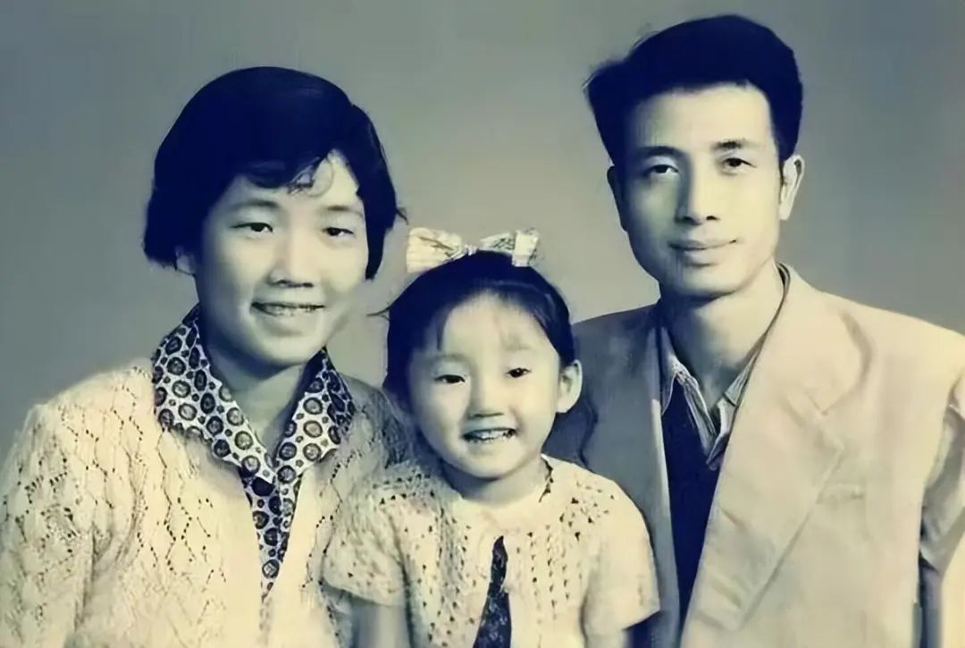 周慧敏的影视创作与艺术表现_狄更斯的创作艺术_赠言创作与应用艺术