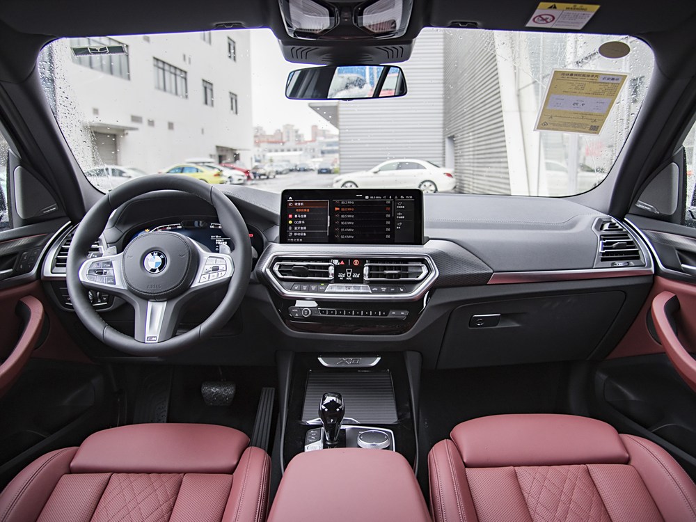 宝马科技套装是什么_安全科技与豪华体验：宝马的完美结合_宝马科技