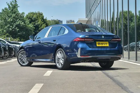 安全科技与豪华体验：宝马的完美结合_宝马科技_宝马新科技