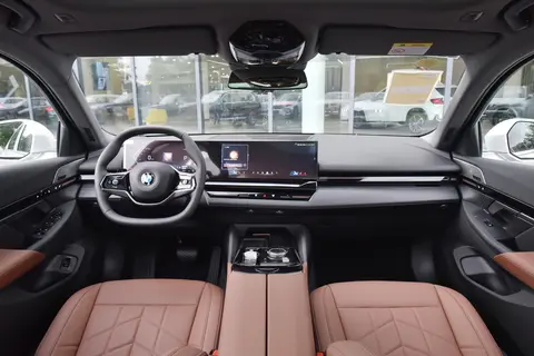 宝马科技_宝马新科技_安全科技与豪华体验：宝马的完美结合