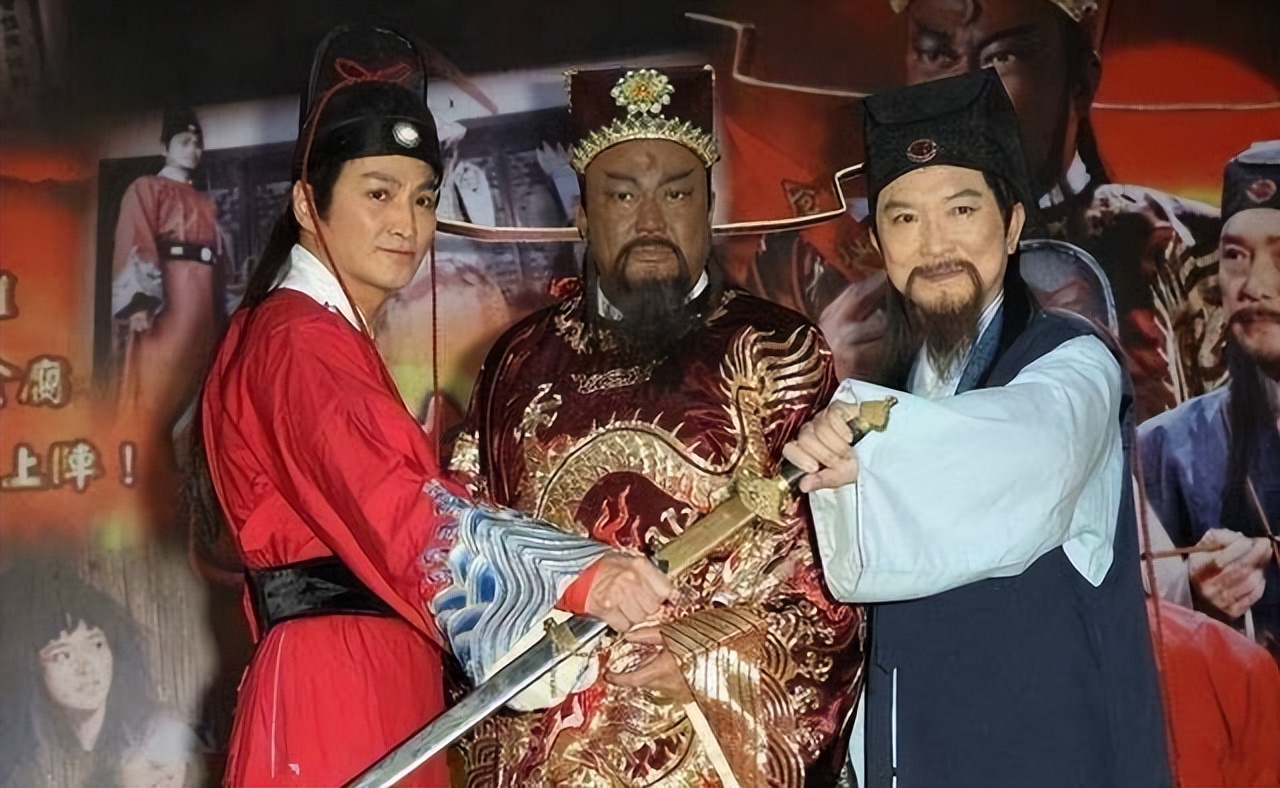 刘德华踢足球的歌_刘德华与足球的热爱与支持_刘德华足球歌曲