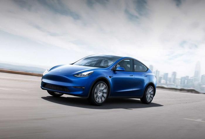 岚图FREE纯电城市版与特斯拉Model Y安全性对比分析：新能源车硬实力大比拼