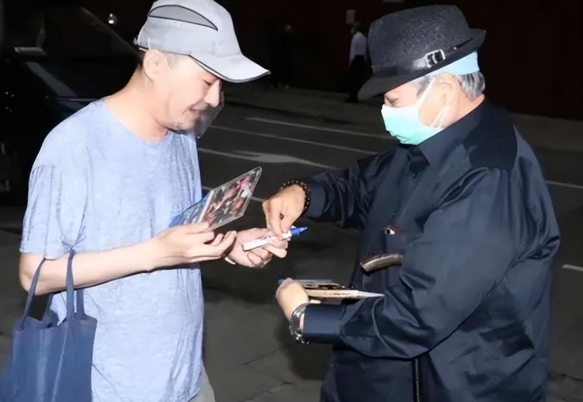 洪金宝电影搞笑_洪金宝的幽默感在电影中的体现_洪金宝搞笑片段