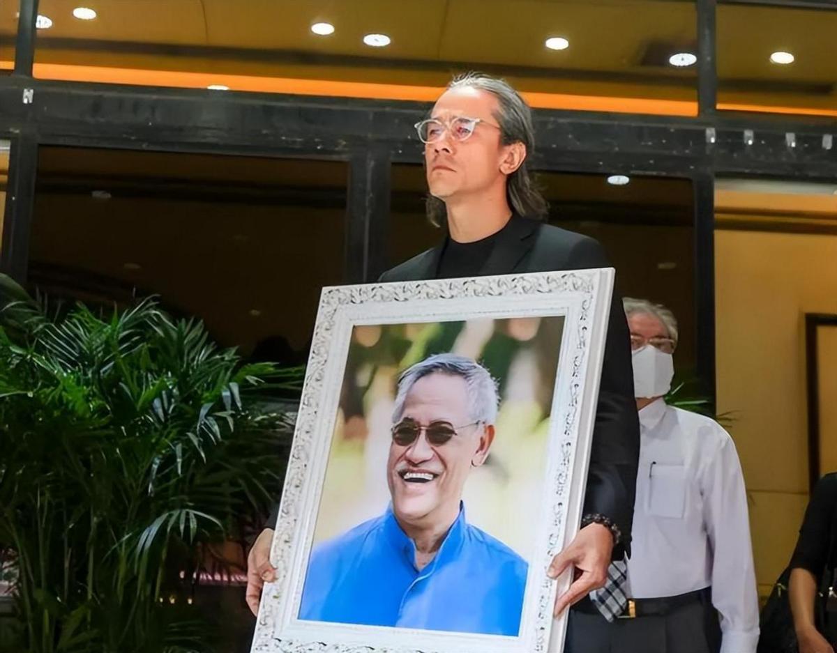 洪金宝电影搞笑_洪金宝的幽默感在电影中的体现_洪金宝搞笑片段