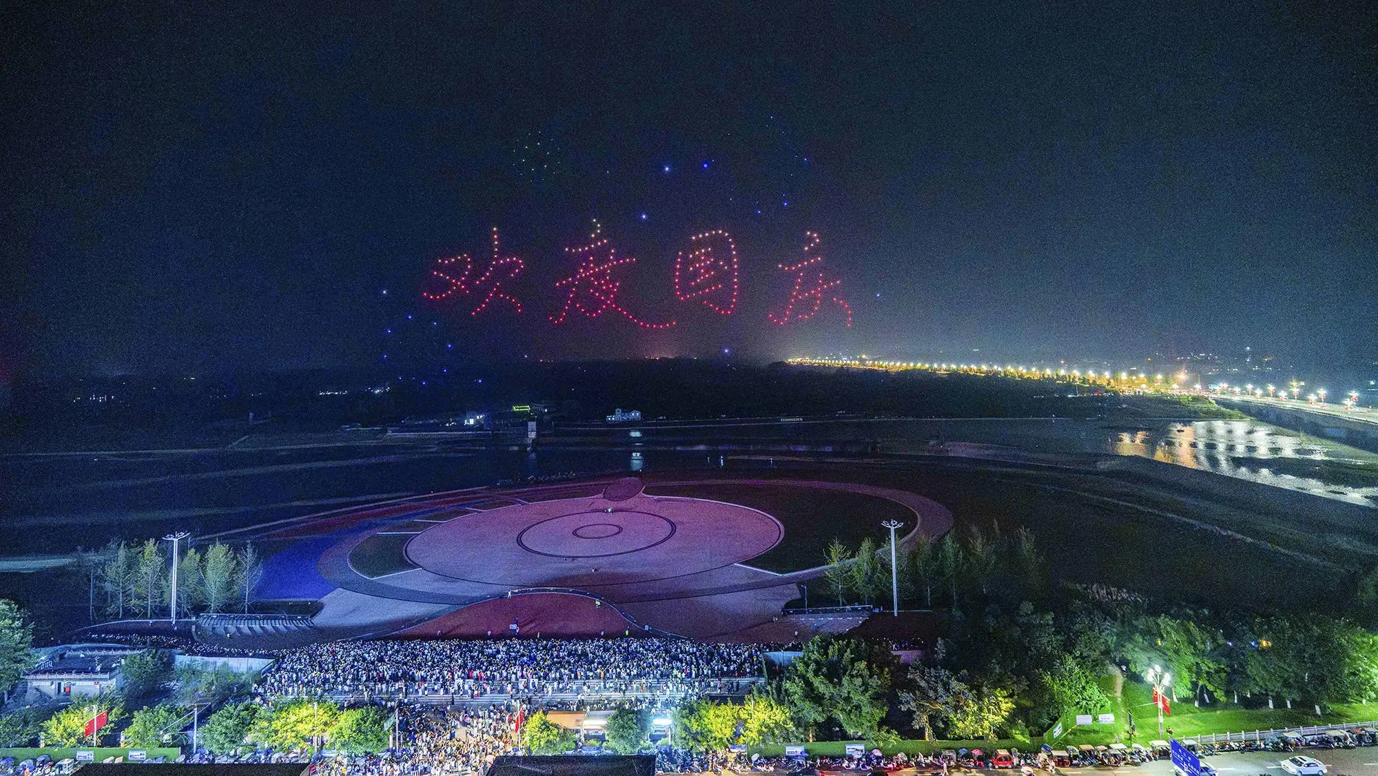 2020灯光节无人机表演_能做灯光秀的无人机_无人机灯光秀：未来娱乐的创新形式