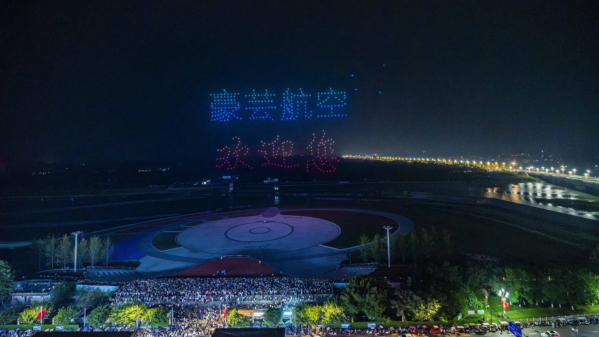 无人机灯光秀：未来娱乐的创新形式_2020灯光节无人机表演_能做灯光秀的无人机