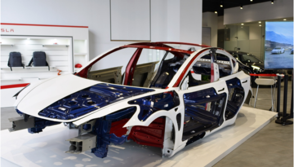 特斯拉驾驶体验视频_特斯拉Model Y保障驾乘者安全的三大特性_特斯拉驾乘体验