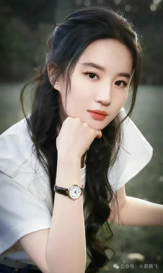 刘亦菲：美丽与智慧的完美结合_刘亦菲完美智慧美丽结合图片_刘亦菲完美世界惊艳