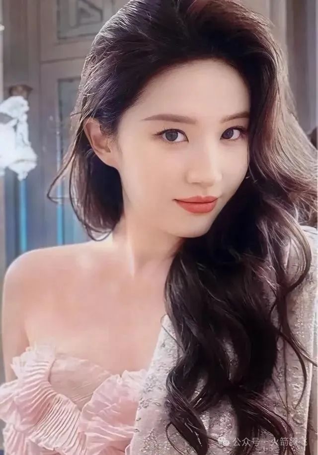 刘亦菲完美世界惊艳_刘亦菲：美丽与智慧的完美结合_刘亦菲完美智慧美丽结合图片