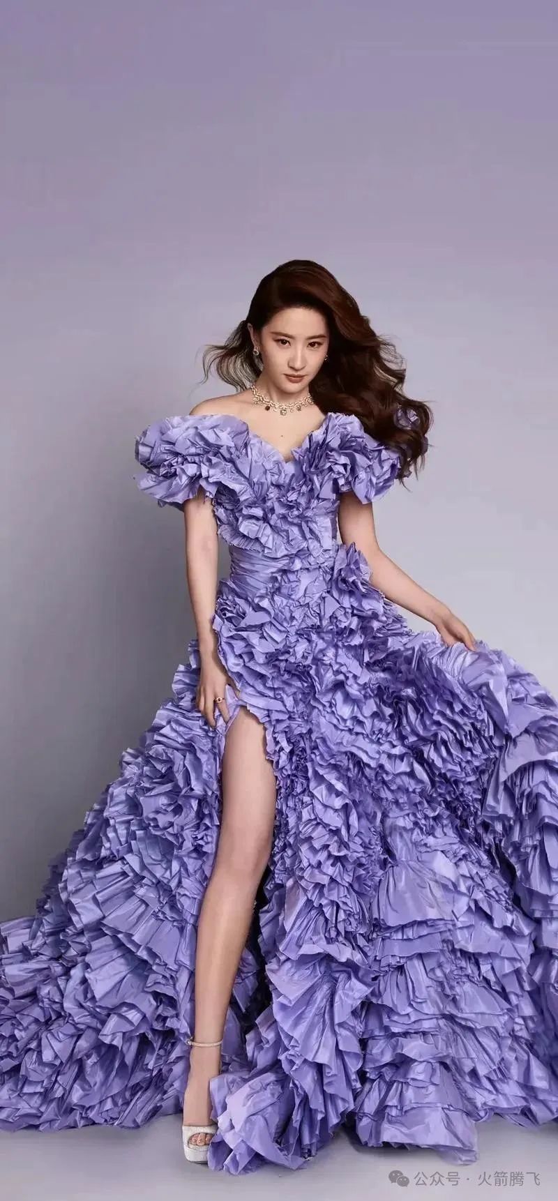 刘亦菲完美智慧美丽结合图片_刘亦菲完美世界惊艳_刘亦菲：美丽与智慧的完美结合