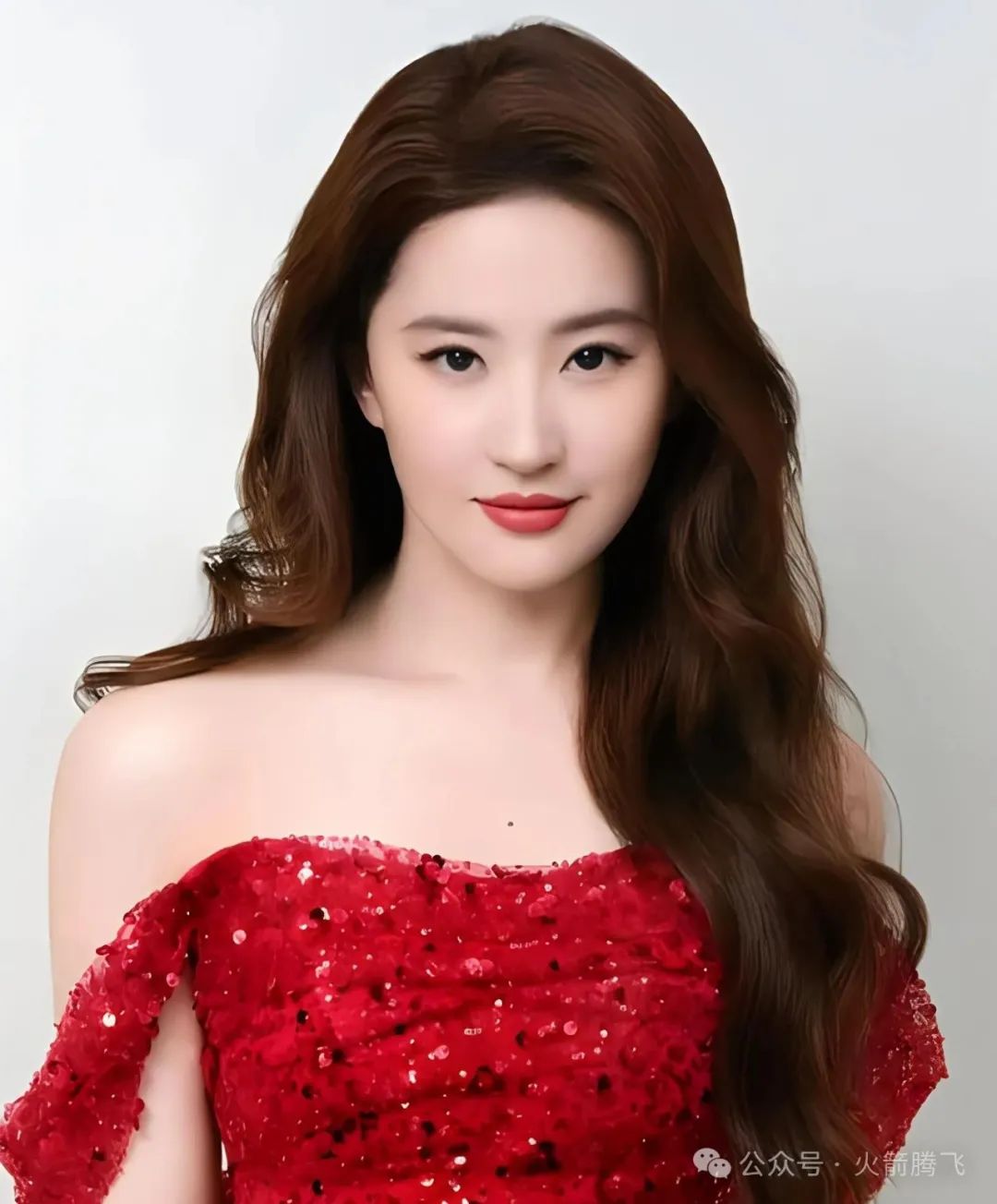 刘亦菲完美世界惊艳_刘亦菲：美丽与智慧的完美结合_刘亦菲完美智慧美丽结合图片