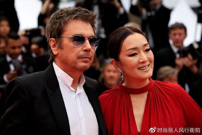 巩俐红毯图片_巩俐的时尚风格与红毯造型_巩俐红毯最高待遇