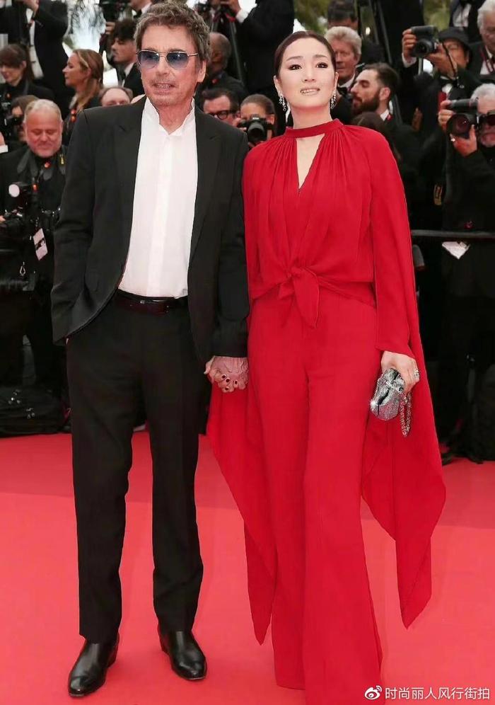 巩俐红毯最高待遇_巩俐走红毯服装_巩俐的时尚风格与红毯造型