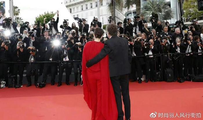 巩俐红毯最高待遇_巩俐的时尚风格与红毯造型_巩俐走红毯服装