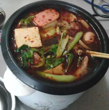 火锅安全事件_分析卡式炉的安全隐患，火锅享受中的事故与教训_火锅安全问题