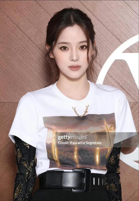 周冬雨刘昊然_周冬雨最新的照片_周冬雨