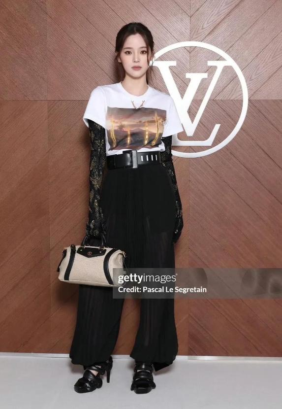 周冬雨_周冬雨最新的照片_周冬雨刘昊然