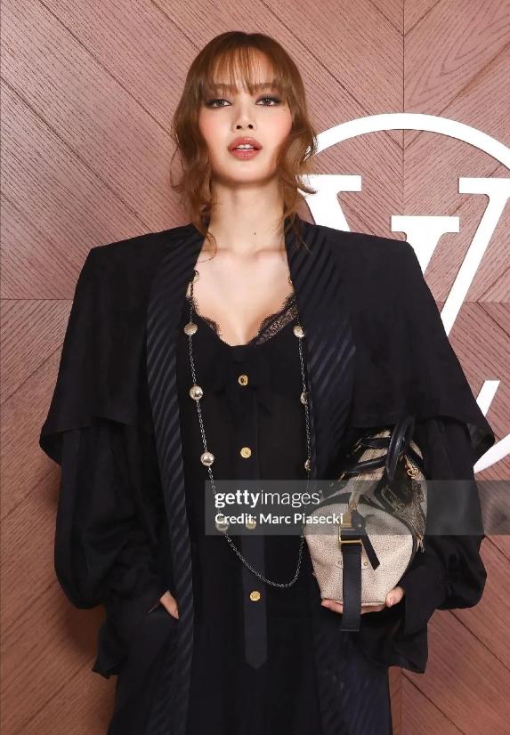 周冬雨最新的照片_周冬雨刘昊然_周冬雨