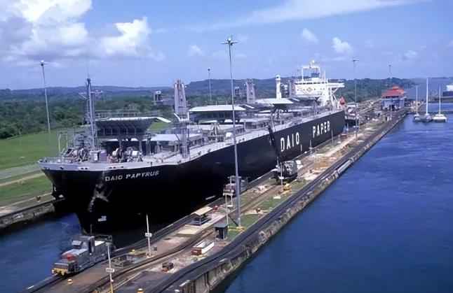 李嘉诚抓住机遇_李嘉诚与全球化时代的挑战_李嘉诚的时代已经过去