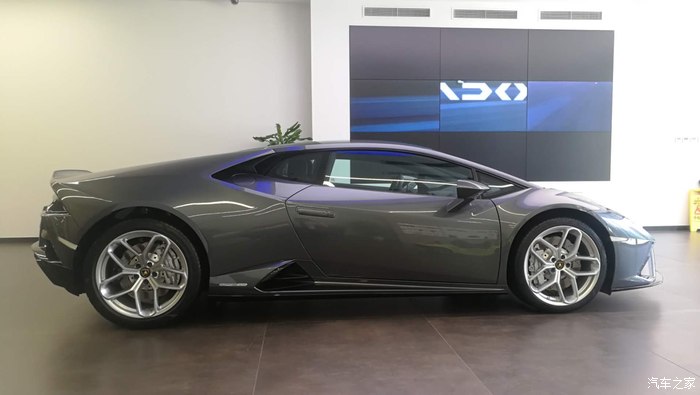 兰博基尼汽车音响_兰博基尼suv音响_兰博基尼的音响系统：驾驶中的音乐享受