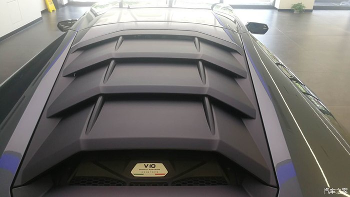 兰博基尼suv音响_兰博基尼的音响系统：驾驶中的音乐享受_兰博基尼汽车音响