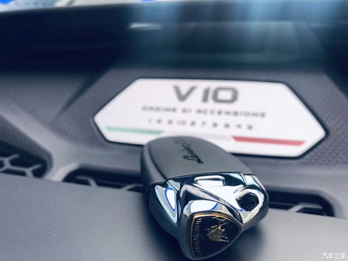 兰博基尼suv音响_兰博基尼汽车音响_兰博基尼的音响系统：驾驶中的音乐享受