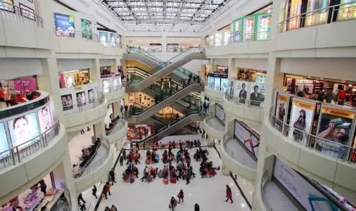 胖东来传奇发展之路：从40平米小店到商业帝国的崛起历程