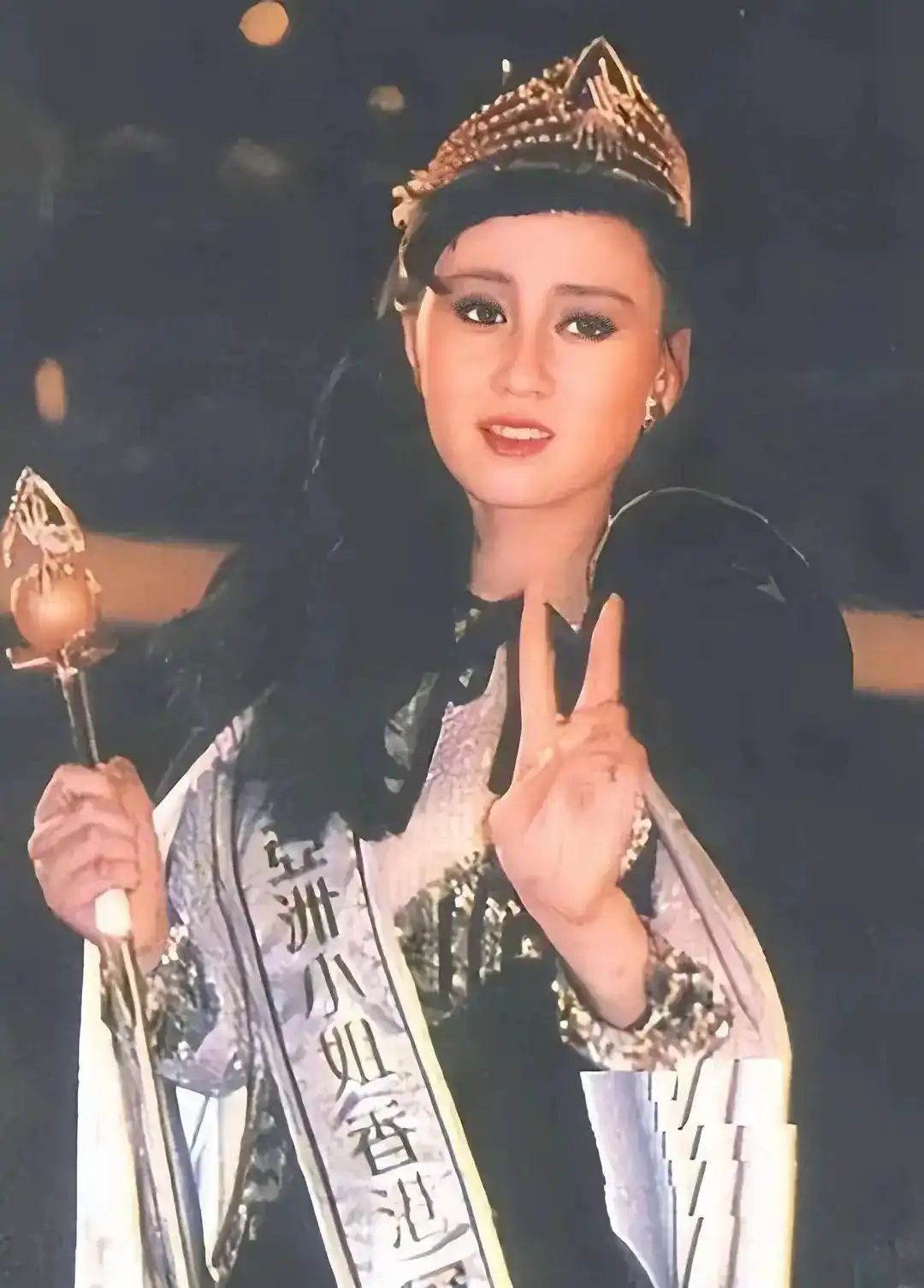 蜕变成长励志的例子_利智的个人成长与蜕变故事_蜕变成长励志的短句