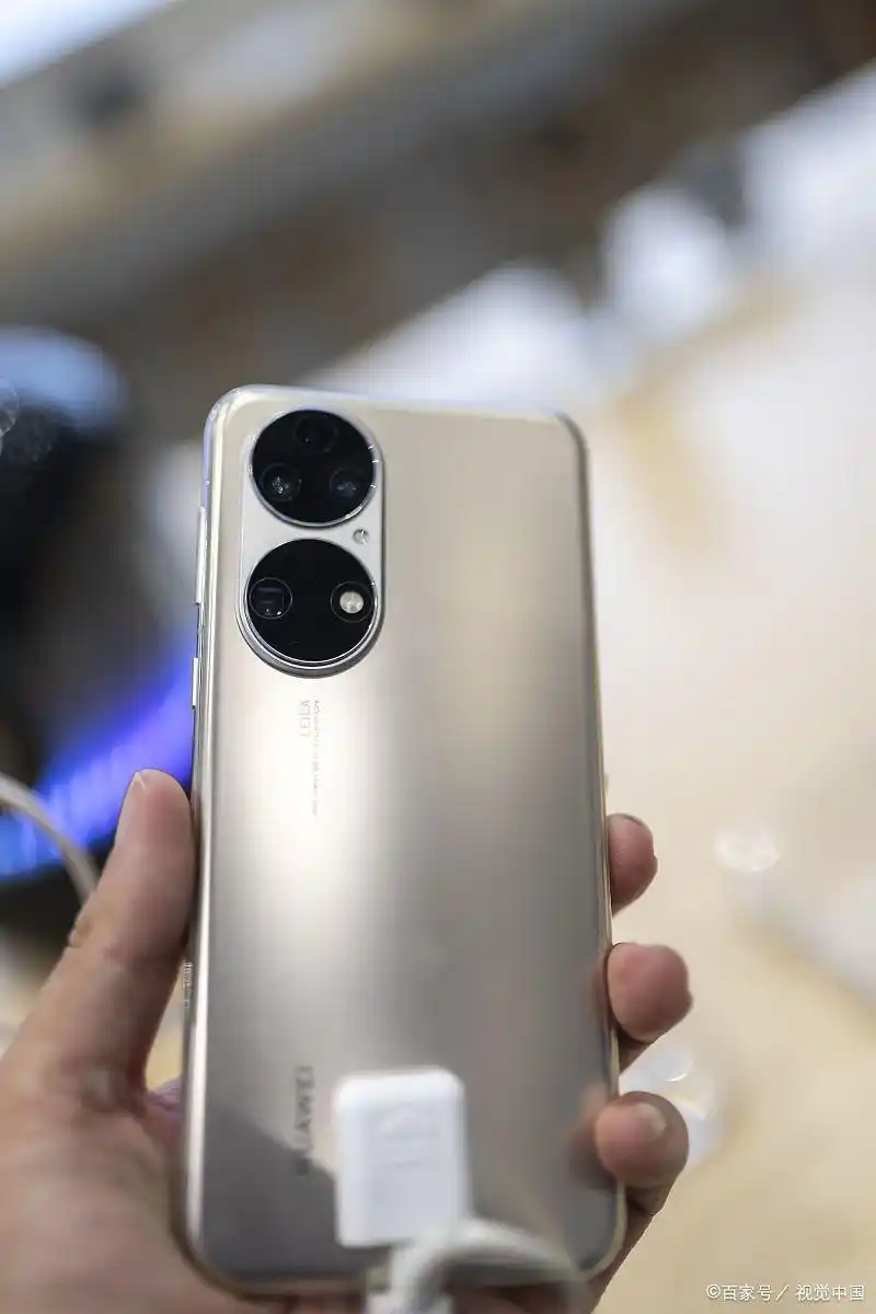 华为手机：技术创新引领全球智能手机市场，展示中国智造魅力