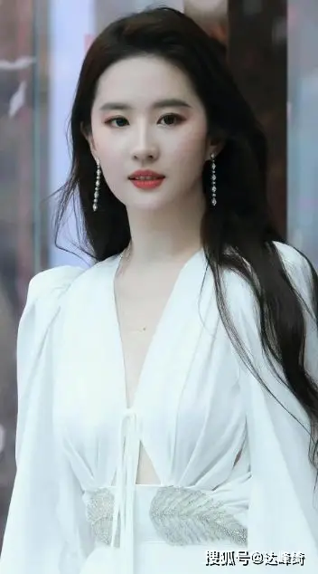 刘亦菲外柔内刚_内外兼修卓尔不群_刘亦菲的内外兼修
